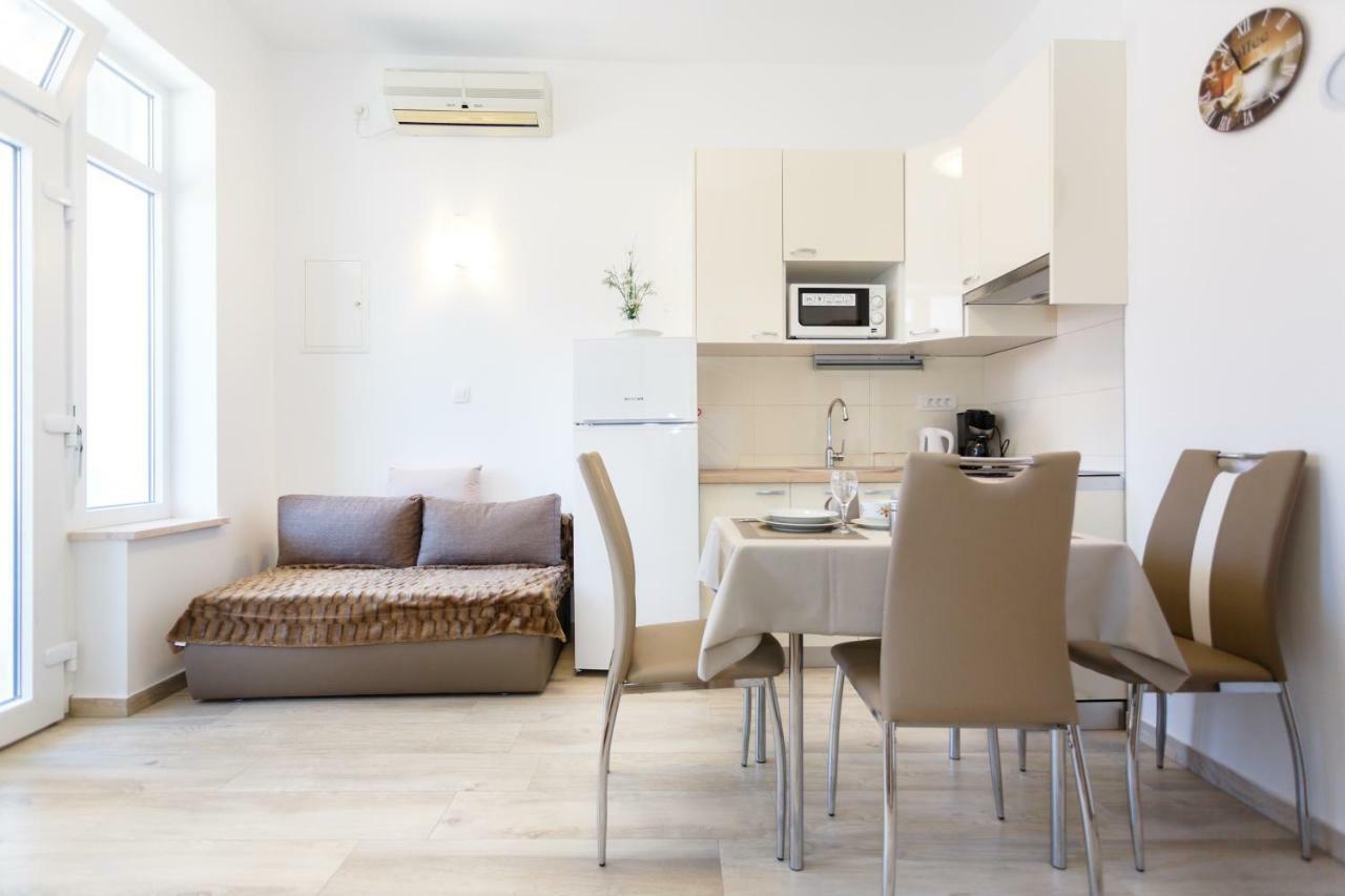 Apartment Rosemary 24 Krk Town Exterior photo